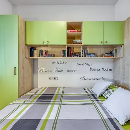 Dea - Three Bedroom Apartment Pula