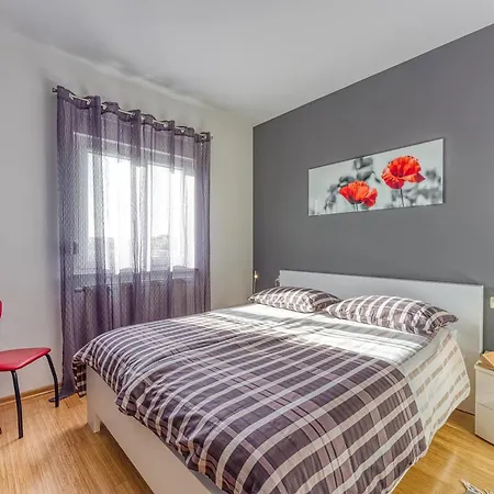 Dea - Three Bedroom Apartment *