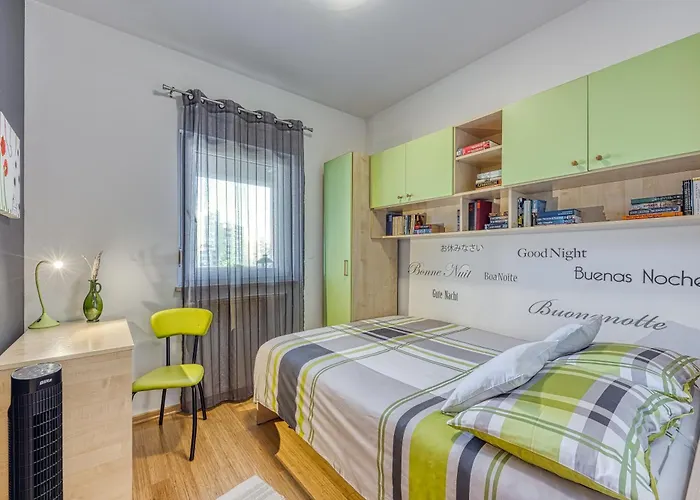 Dea - Three Bedroom Pula